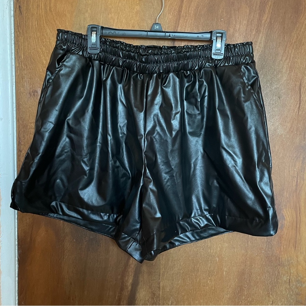 Paperbag leather shorts